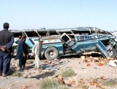 Afganistan’da Otobüs Kazası: 35 Ölü