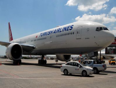 TEMEL KOTIL - Bakan Çağlayan Yeni Thy Uçağıyla Yurda Döndü