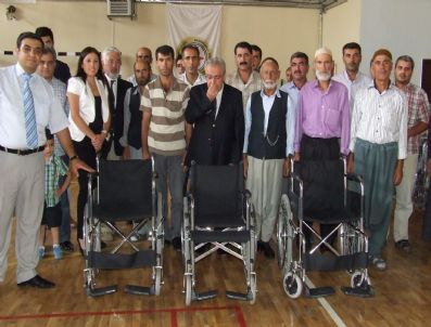 RAMAZAN SODAN - Bedensel Engellere Tekerlekli Sandalye Yardımı