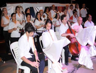 Borsa Korosu`ndan Güllük Esnafına Destek