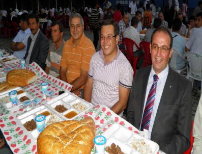 ÇELEBIBAĞı - Çelebibağı Belediyesi`nden İftar Yemeği