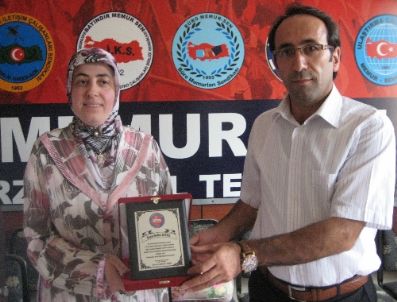 DIYANET SEN - Diyanet Sen Türkiye İkincisi Hafize Kıyıcı`ya Plaket Verdi