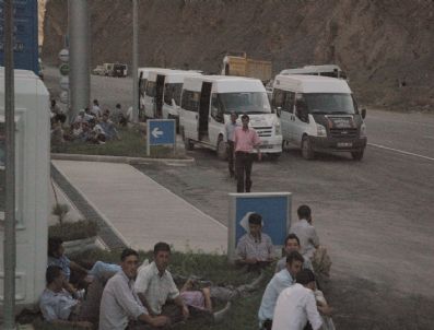 ERDOĞAN GÜRBÜZ - Hakkari-çukurca Karayolu Trafiğe Kapatıldı
