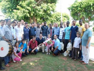 HENRY - İşadamları Uganda`da Ramazan Çadırı Açtı