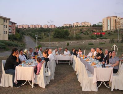 ABDURRAHMAN DİLİPAK - Kalıcı Konut Muhtarlarından Belediye Protokolüne İftar