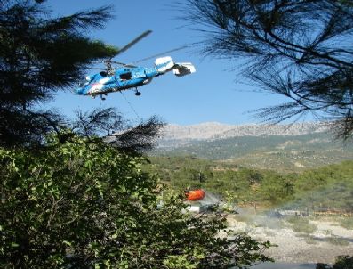 TAŞAĞıL - Manavgat Taşağıl`da Yangın: Bir Hektarlık Alan Zarar Gördü
