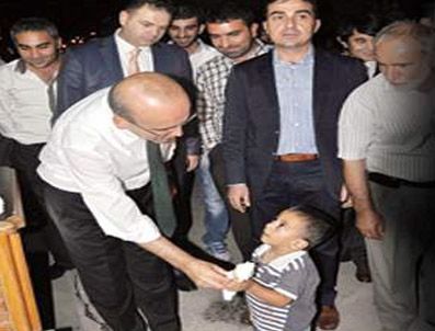 İKIZTEPE - Şimşek çocuklara dondurma ısmarladı