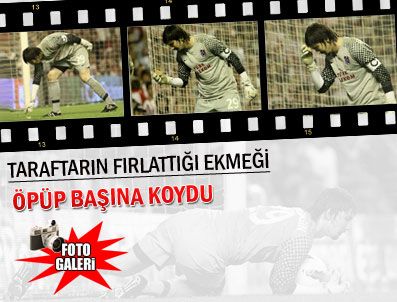 ATHLETIC BILBAO - Taraftarının fırlattığı ekmeği öpüp başına koydu