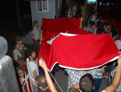 Arifiye`de Teröre Tepki Yürüyüşü Yapıldı