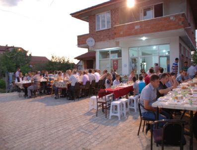 AYŞENUR İSLAM - Ayşenur İslam Serdivan’da Gümüşhanelilerin İftarına İftara Katıldı