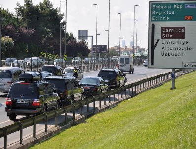 ALTUNIZADE - Başbakan Erdoğan`ın Konvoyuna 