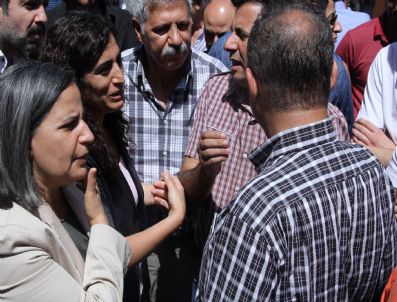 SEBAHAT TUNCEL - Beyoğlu`nda Bdp`li Gruba Biber Gazlı Müdahale