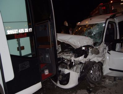 Bolu Dağı`nda Otomobil Yolcu Otobüsü İle Çarpıştı: 4 Yaralı
