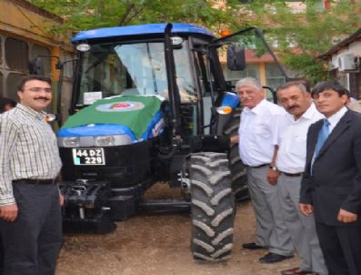 Darende Ziraat Odası`na Traktör Teslim Edildi