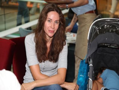 Demet Şener`in Alışveriş Molası