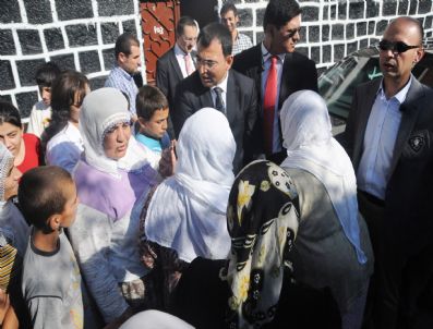 DENIZ ZEYREK - Engellilere Tekerlekli Sandalye Yardımı