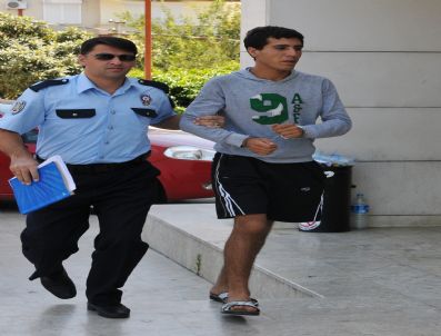 Evsiz Şahsı Soyan Hırsız Yakayı Ele Verdi