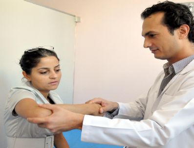 Halı Yıkayan Kadınlara Sakatlık Uyarısı