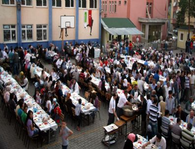 Kumluca Belediyesi İftar Düzenledi