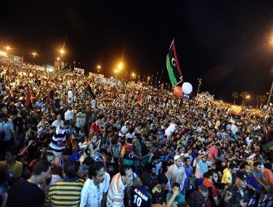 Libyalı Muhalifler Trablus’u Kontrol Altına Aldı