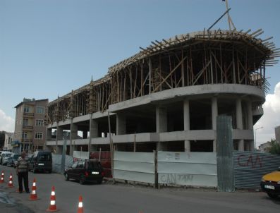 Mahallebaşı Semtinde Yapımı Devam Eden Modern Süt ve Süt Ürünleri Çarşısı