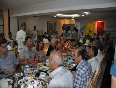 Ptt Çalışanları İftar Yemeğinde Bir Araya Geldi