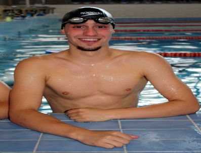 Rekortmen Yüzücü Timur Dellaloğlu Milli Takımda