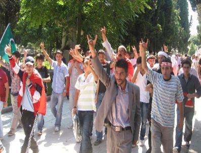 EDIRNEKAPı - Şehitlikteki Terör Protestosunda Gerginlik