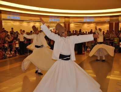 Semazen Gösterileri Ramazan`da Yoğun İlgi Görüyor