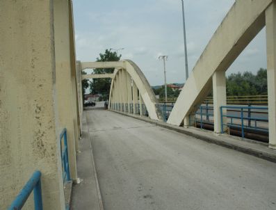 SAKARYA NEHRI - Tarihi Sakarya Köprüsü Bakımsızlıktan Çürüyor