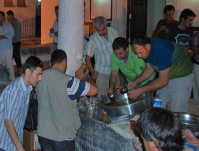 Teravi Çıkışı Kar Şerbeti İkramı