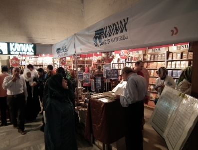 KOCATEPE CAMII - Zaman Kitap Yazarları Okurlarıyla Buluştu