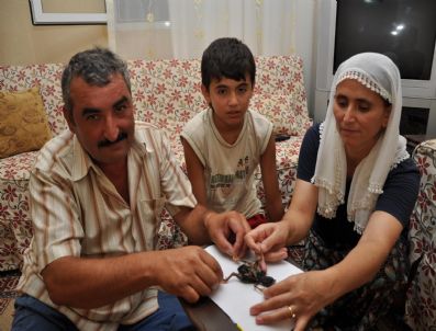 4 Ayaklı Civciv Hayrete Düşürdü