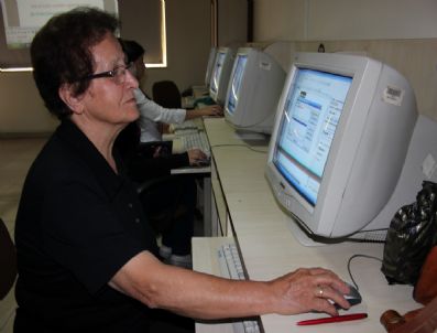 70 Yaşında Bilgisayar Kullanmayı Öğreniyor