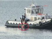 Bakırköy'de denize atlayan kadını polis kurtardı