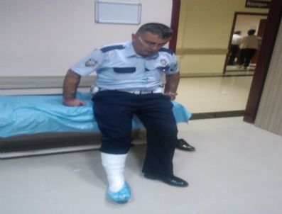 Belediye Başkanı Polis Memurunun Ayağını Ezdi