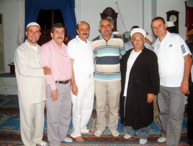 FIKRET AKOVA - Burhaniye’de 90 Umreciye Coşkulu Uğurlama