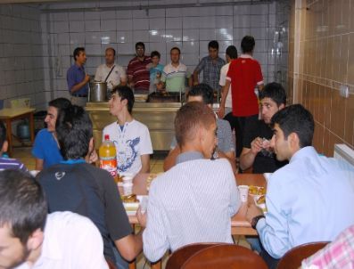 Fem Dershanesinin Başarılı Öğrencileri İftarda Buluştu