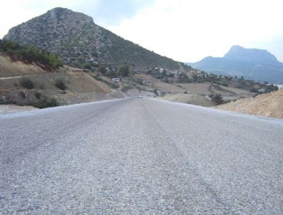 Kozan-feke Karayolu Asfaltlanıyor