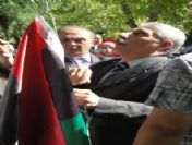 Libya Büyükelçiliği`nde Bayrak İndirilerek Yakıldı