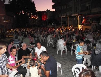 Mahalleliler İmeceyle İftar Veriyor