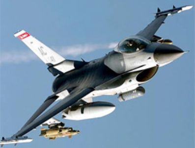 Nato uçağına Scud füzesi isabet etti