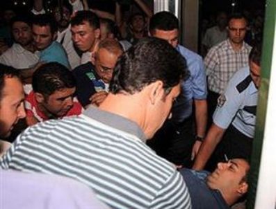 Hain saldırıda 2'si polis 3 kişi yaralandı