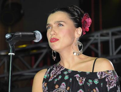 DONALD DUCK - Şevval Sam'a zaz eleştirisi