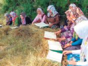 Ekin tarlasında mukabele molası