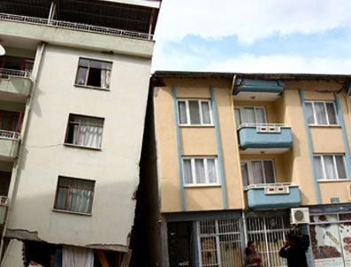 Simav beşik gibi sallanıyor