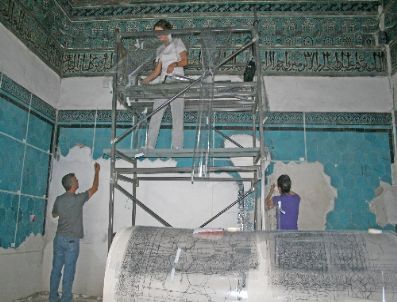 740 Yıllık Çiniler Çimentoyla Sıvanmış