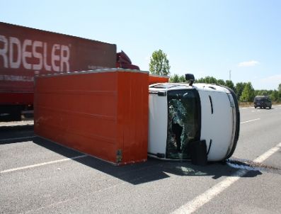 Akyazı`da Trafik Kazası: 4 Yaralı