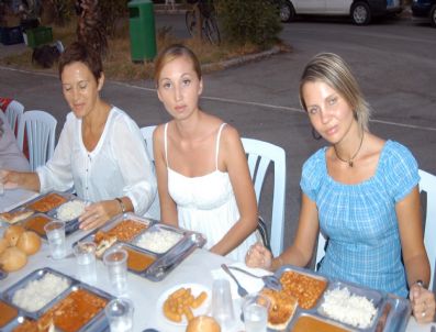 Alanya`da Yabancılara İftar Yemeği Verildi