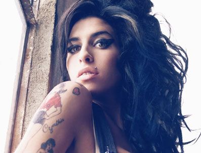 Amy Winehouse uyuşturucadan ölmemiş!